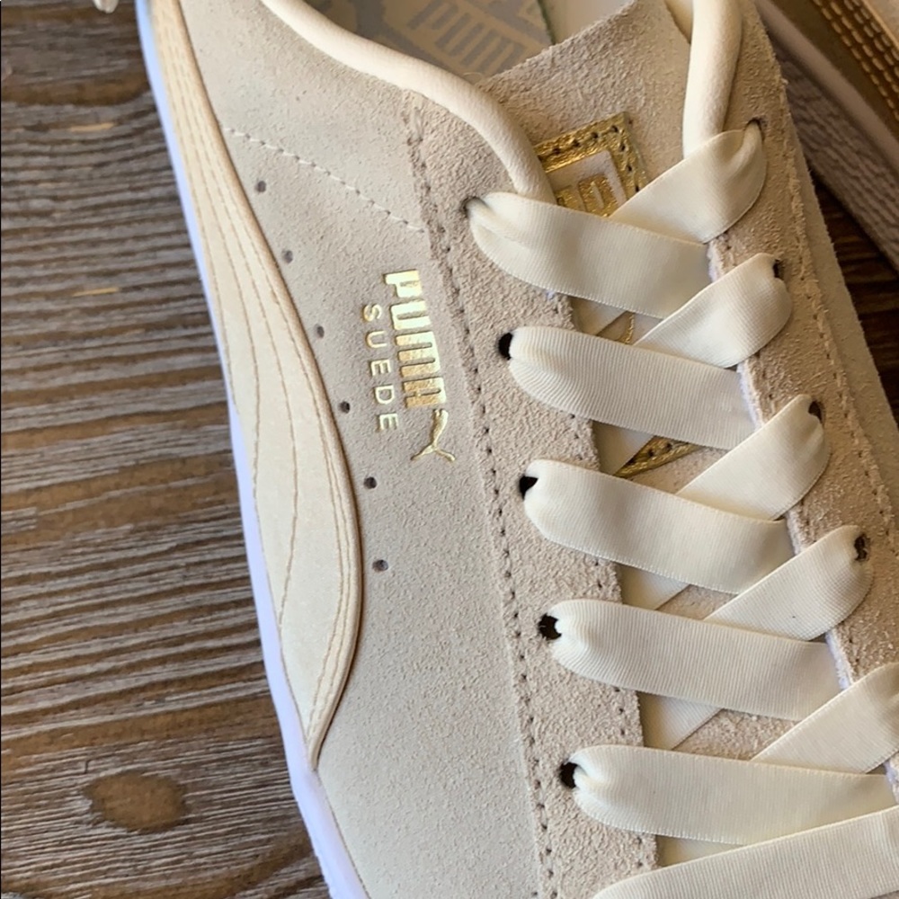 NWOT Puma Suede Varsity Bow